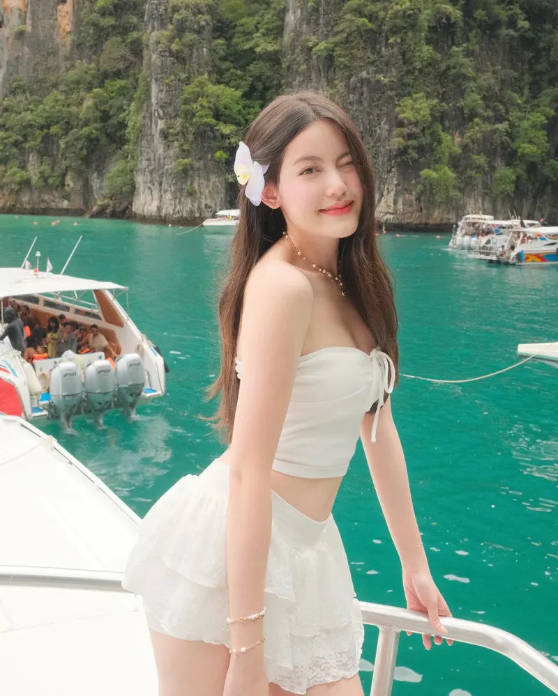 Bãi biển xanh bikini quyến rũ Hình ảnh bạn gái Hiếu thứ hai đầy gợi cảm Bãi biển xanh bikini quyến rũ Hình ảnh bạn gái Hiếu thứ hai đầy gợi cảm