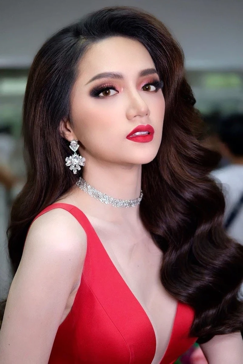 Tiểu sử hoa hậu chuyển giới Hương Giang đầy ấn tượng và cảm hứng Tiểu sử hoa hậu chuyển giới Hương Giang đầy ấn tượng và cảm hứng