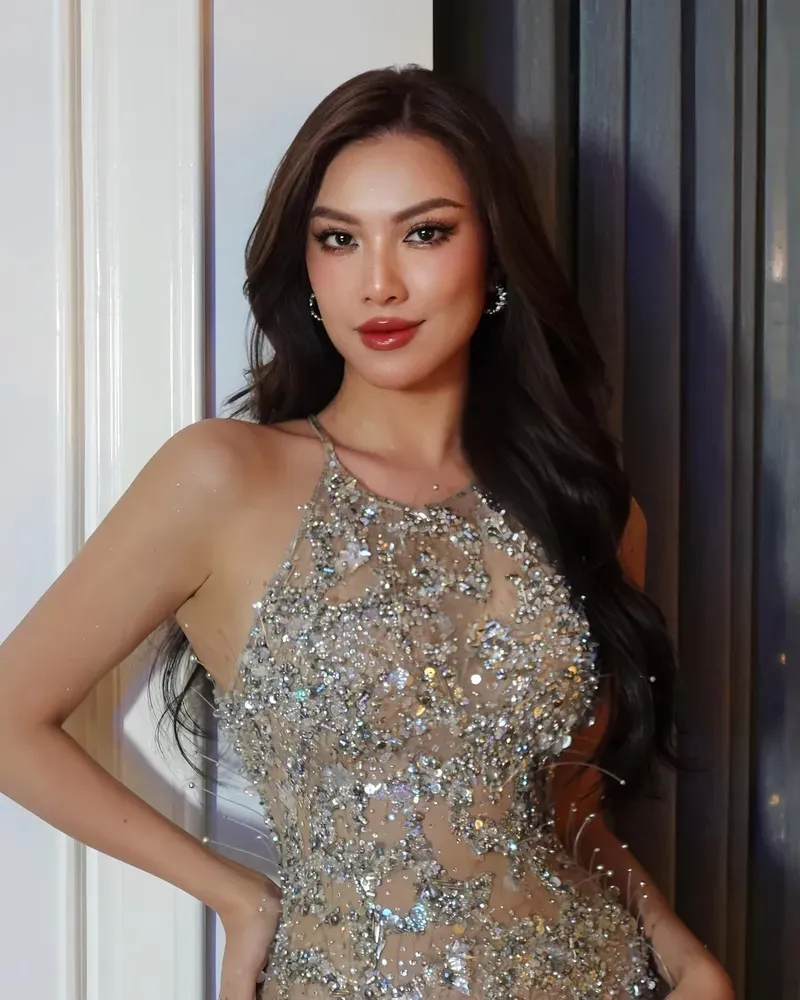 Á hậu Kim Duyên thể hiện sự duyên dáng và tài năng Á hậu Kim Duyên thể hiện sự duyên dáng và tài năng