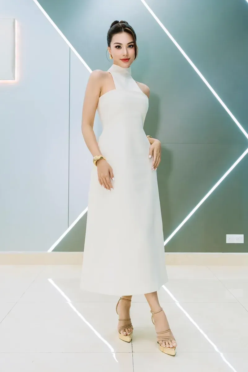 Vương miện Kim Duyên giúp cô tỏa sáng trong các sự kiện Vương miện Kim Duyên giúp cô tỏa sáng trong các sự kiện