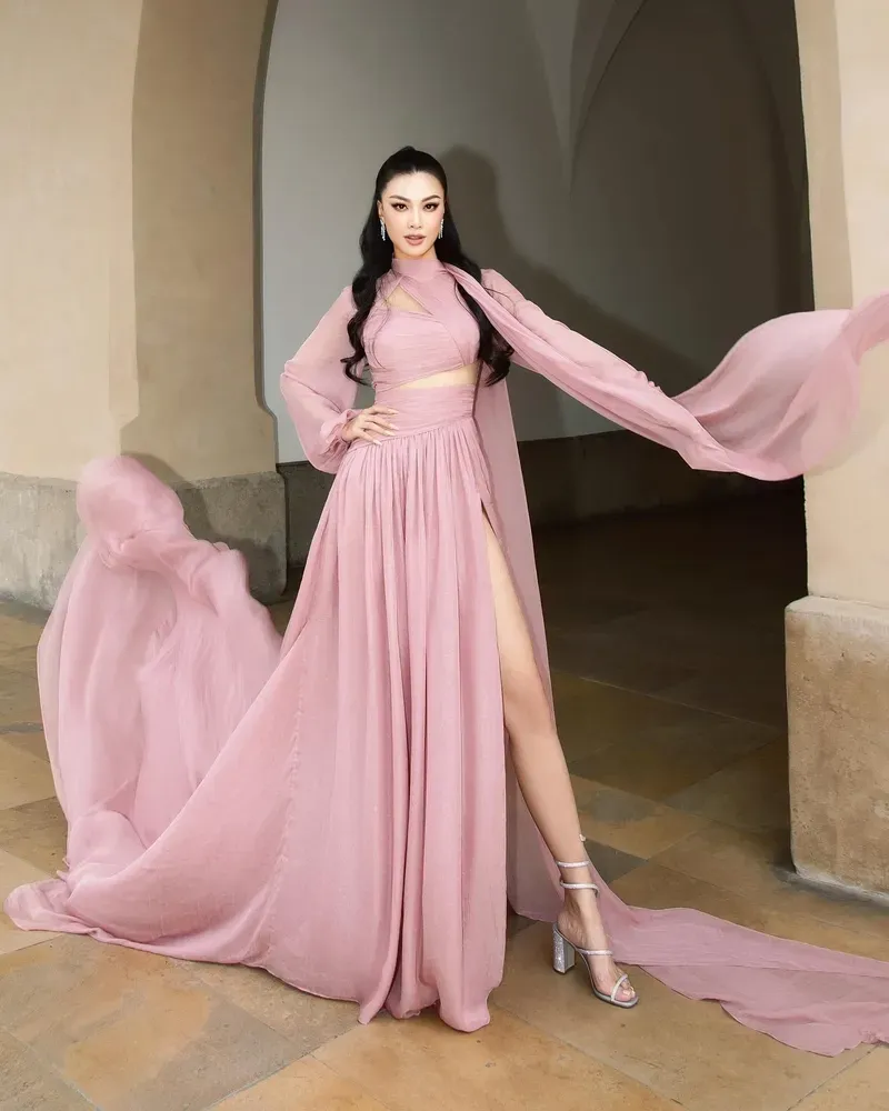 Kim Duyên phẫu thuật giúp cô tự tin hơn với vẻ đẹp của mình Kim Duyên phẫu thuật giúp cô tự tin hơn với vẻ đẹp của mình