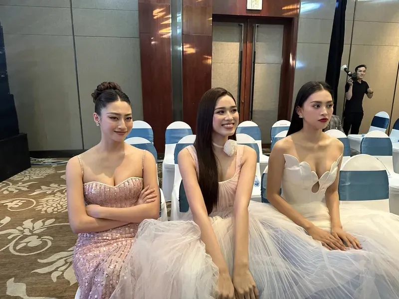 Lương Thùy Linh thi hoa hậu thế giới với phong cách ấn tượng
