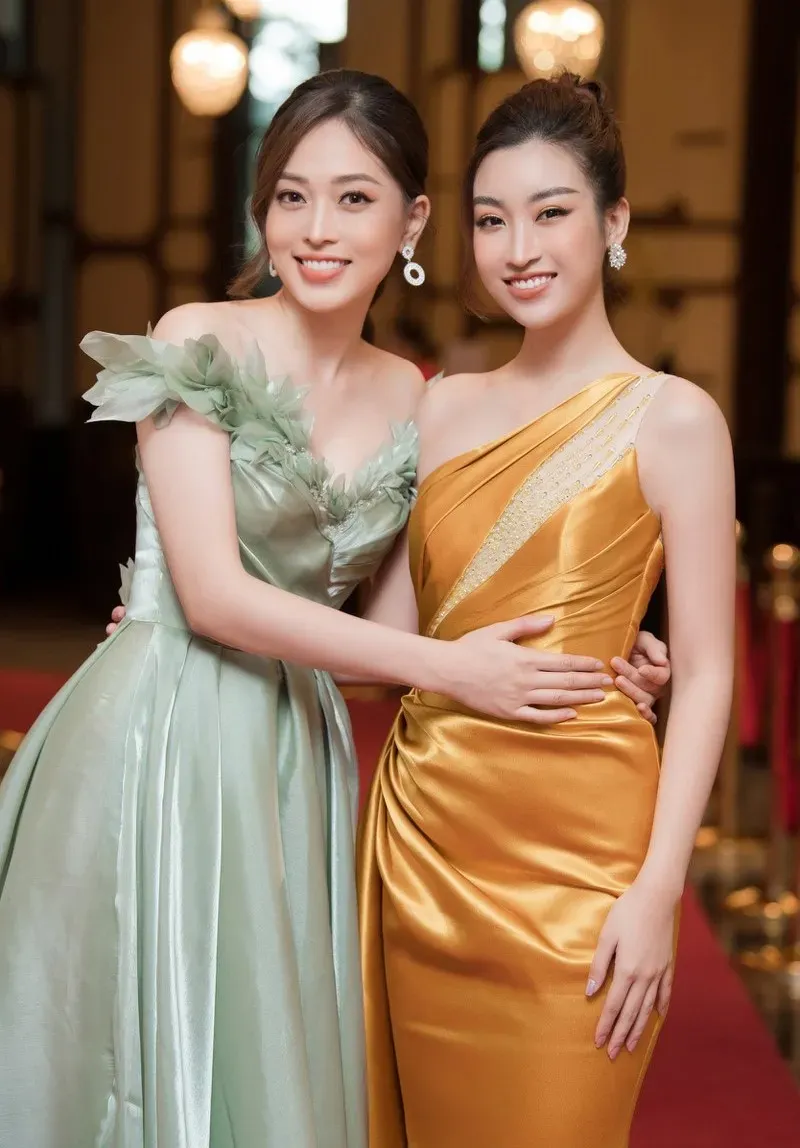 Hoa hậu Dương Thùy Linh mặc bikini thể hiện sự tự tin và quyến rũ