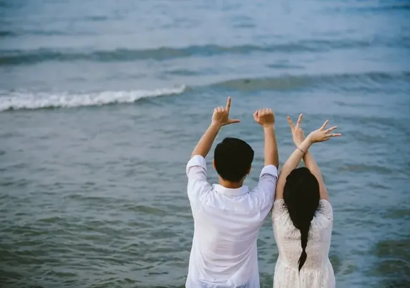 Ảnh chụp đằng sau lưng tạo nên những khoảnh khắc đáng nhớ Ảnh chụp đằng sau lưng tạo nên những khoảnh khắc đáng nhớ