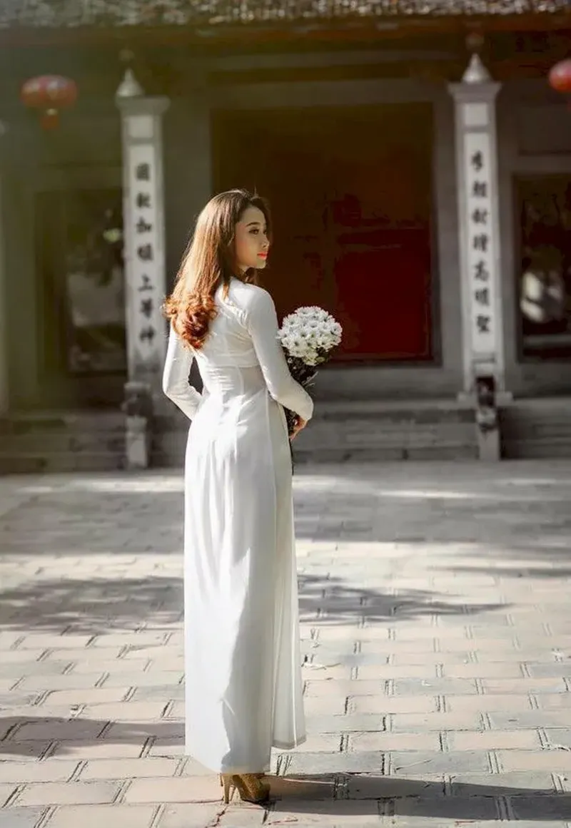Ảnh chụp tóc ngắn sau lưng thể hiện phong cách cá tính Ảnh chụp tóc ngắn sau lưng thể hiện phong cách cá tính
