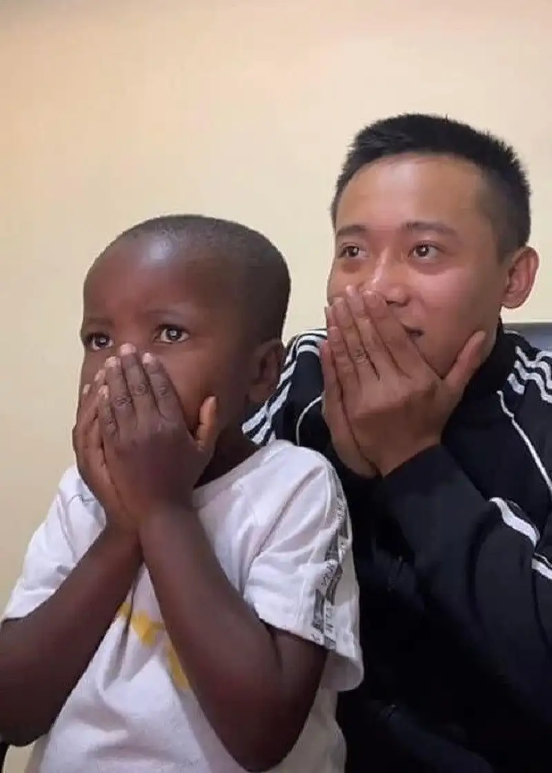 Meme da đen ngạc nhiên mang lại tiếng cười cho mọi người Meme da đen ngạc nhiên mang lại tiếng cười cho mọi người