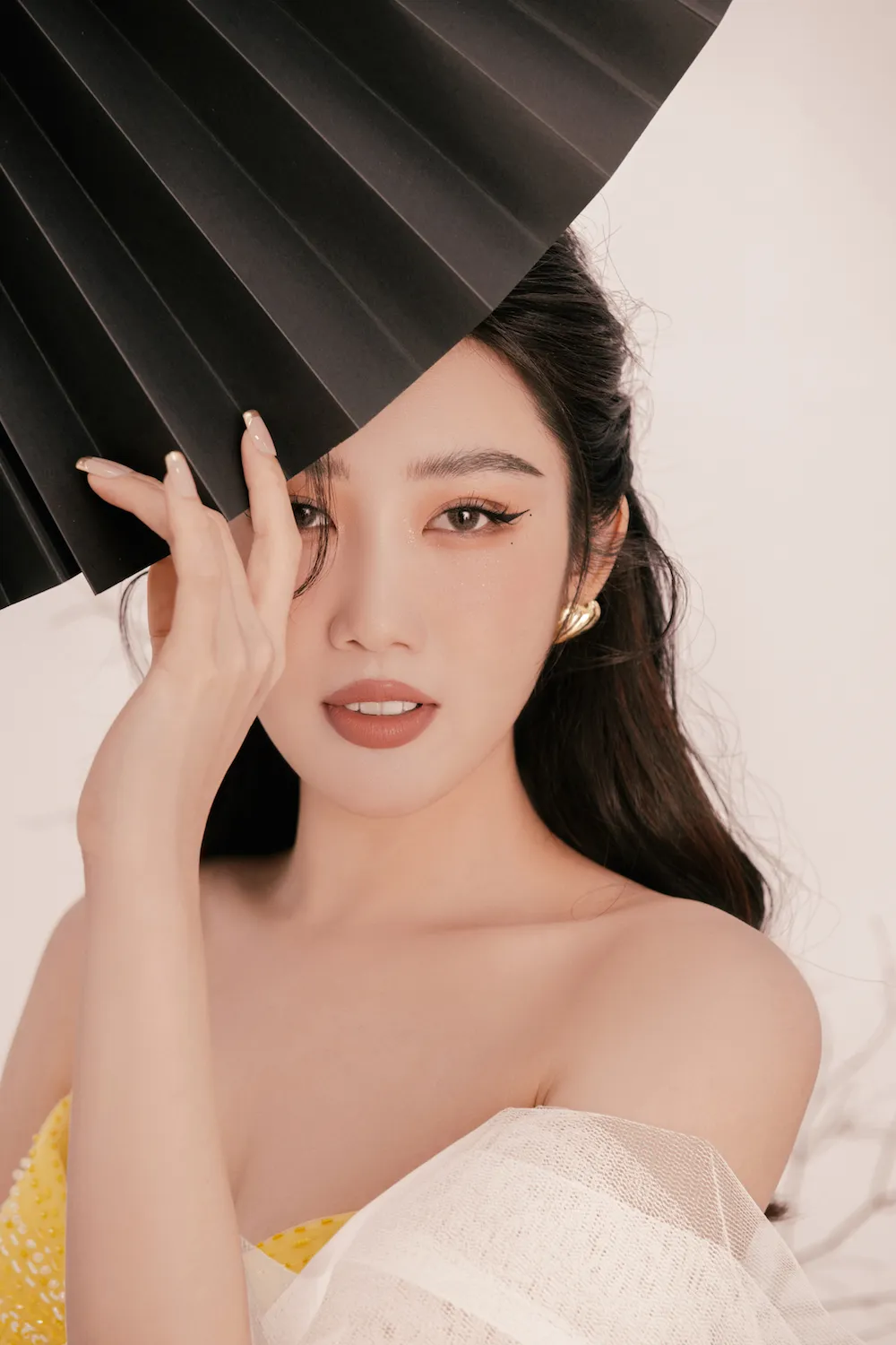 Ngoài vai trò diễn viên, Thuý Ngân còn thể hiện tài năng ca sĩ đầy ấn tượng Ngoài vai trò diễn viên, Thuý Ngân còn thể hiện tài năng ca sĩ đầy ấn tượng