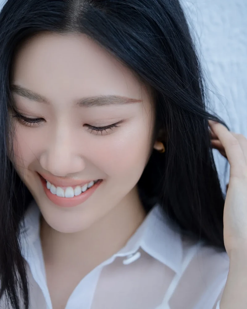 Xem livestream của Thuý Ngân để giao lưu và tìm hiểu thêm về cô nàng này Xem livestream của Thuý Ngân để giao lưu và tìm hiểu thêm về cô nàng này