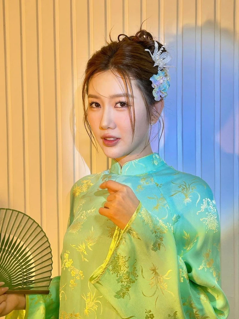 Khám phá Facebook Thuý Ngân để cập nhật mọi thông tin về cuộc sống và công việc của cô Khám phá Facebook Thuý Ngân để cập nhật mọi thông tin về cuộc sống và công việc của cô