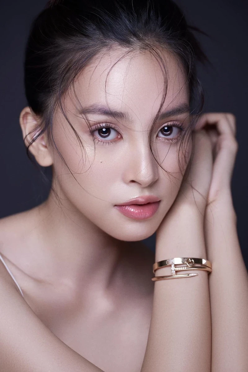 Tiểu Vy sexy với phong cách thời trang gợi cảm