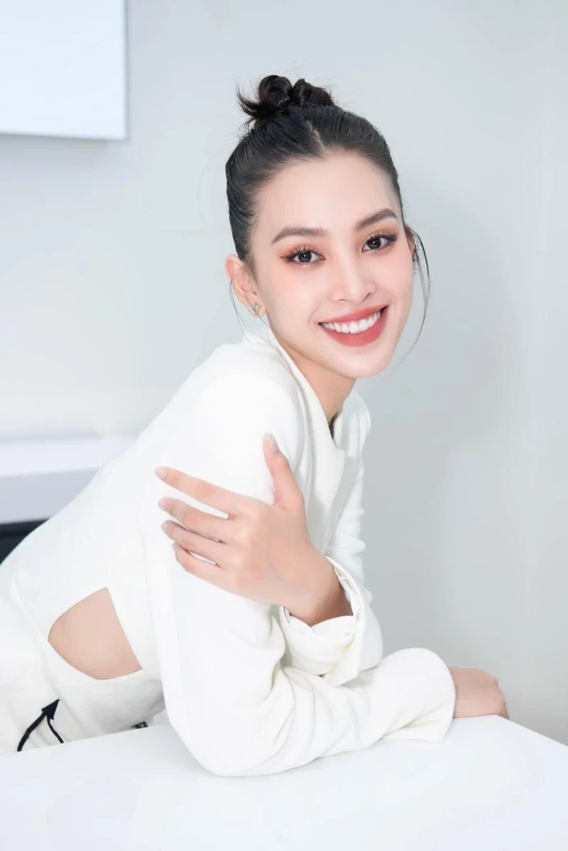 Người mẫu Tiểu Vy là gương mặt quen thuộc trong làng thời trang