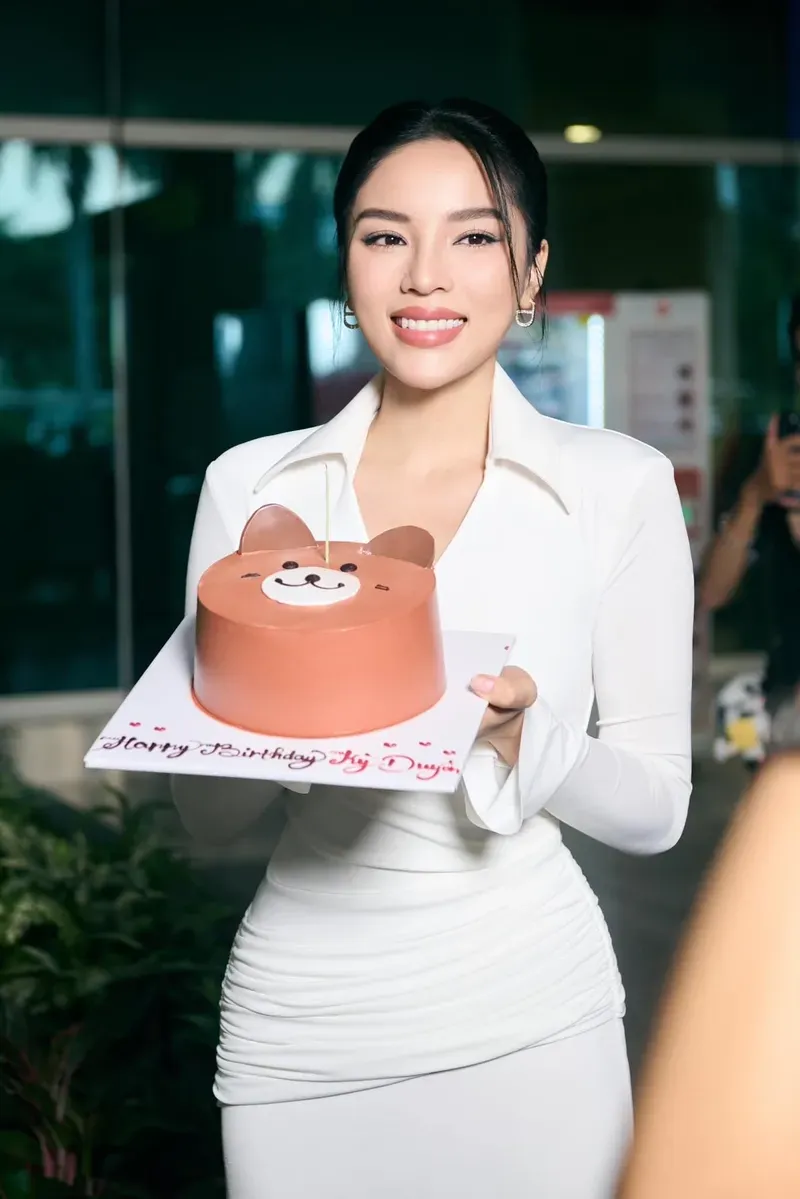 Nguyễn Cao Kỳ Duyên mặc bikini thể hiện sự tự tin và quyến rũ Nguyễn Cao Kỳ Duyên mặc bikini thể hiện sự tự tin và quyến rũ