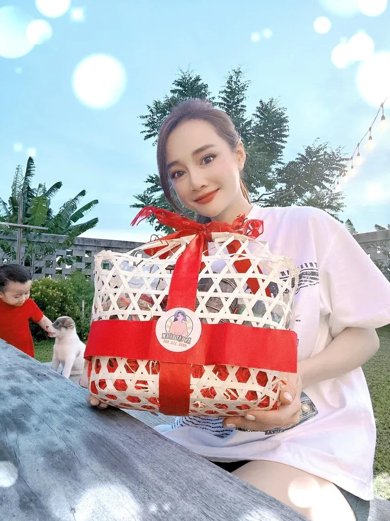 Ảnh của Nhã Phương thể hiện sự tự tin và quyến rũ Ảnh của Nhã Phương thể hiện sự tự tin và quyến rũ