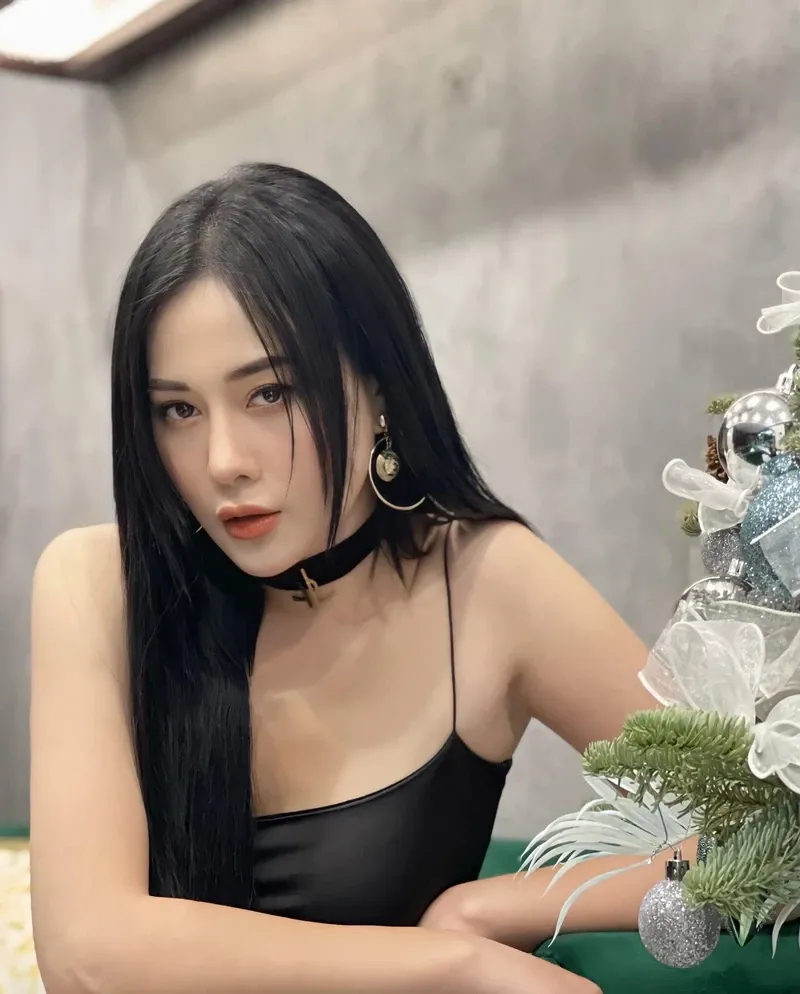 Nguyễn Hòa Bình và Phương Oanh là cặp đôi nổi bật Nguyễn Hòa Bình và Phương Oanh là cặp đôi nổi bật