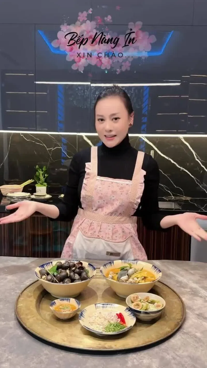 Diễn viên Phương Oanh Quỳnh Búp Bê là vai diễn để lại ấn tượng sâu sắc trong lòng khán giả Diễn viên Phương Oanh Quỳnh Búp Bê là vai diễn để lại ấn tượng sâu sắc trong lòng khán giả