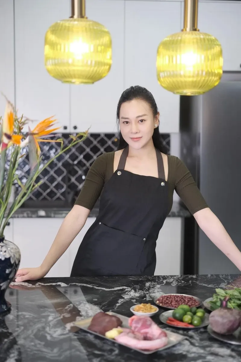 Diễn viên Phương Oanh và chồng luôn xuất hiện hạnh phúc bên nhau Diễn viên Phương Oanh và chồng luôn xuất hiện hạnh phúc bên nhau