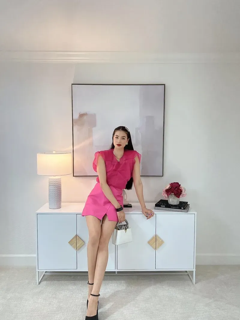 Bikini Phạm Hương mang đến hình ảnh trẻ trung và năng động Bikini Phạm Hương mang đến hình ảnh trẻ trung và năng động