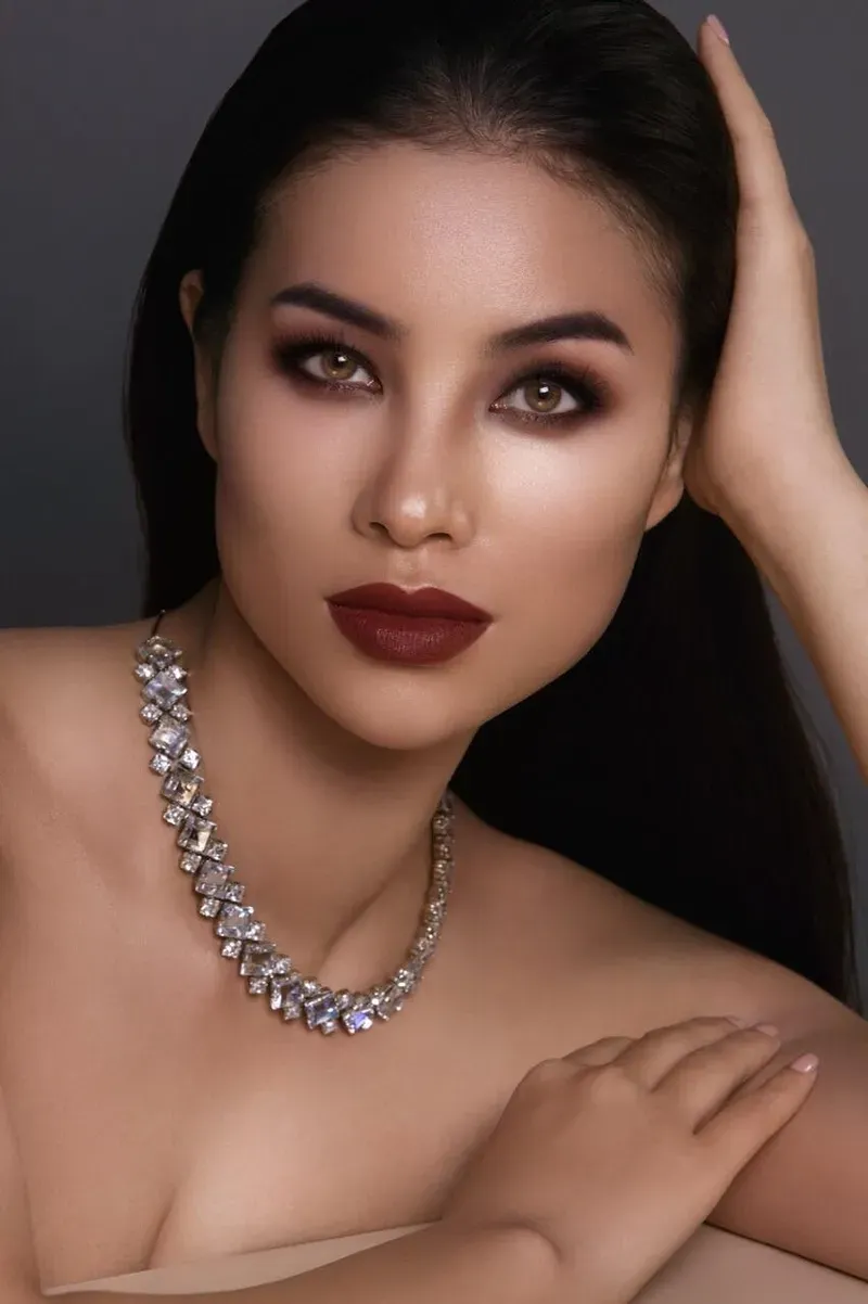 Phạm Hương áo dài tôn vinh vẻ đẹp truyền thống Việt Nam Phạm Hương áo dài tôn vinh vẻ đẹp truyền thống Việt Nam
