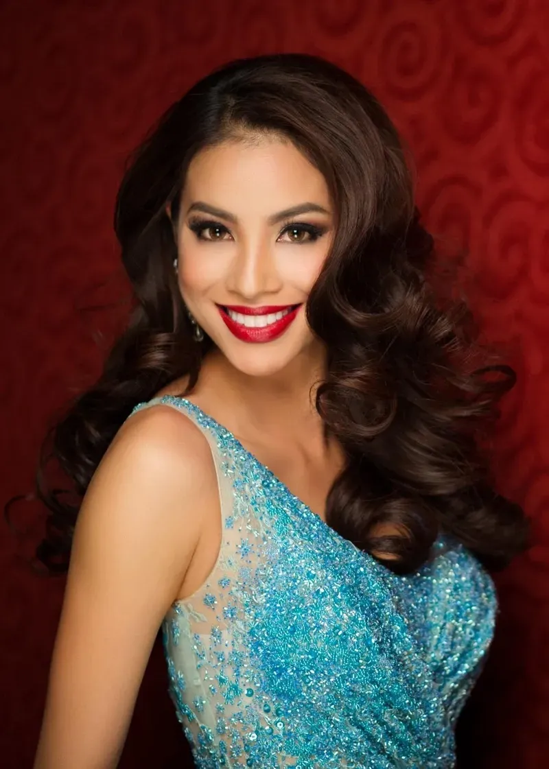 Phạm Hương sexy với phong cách thời trang gợi cảm và quyến rũ Phạm Hương sexy với phong cách thời trang gợi cảm và quyến rũ