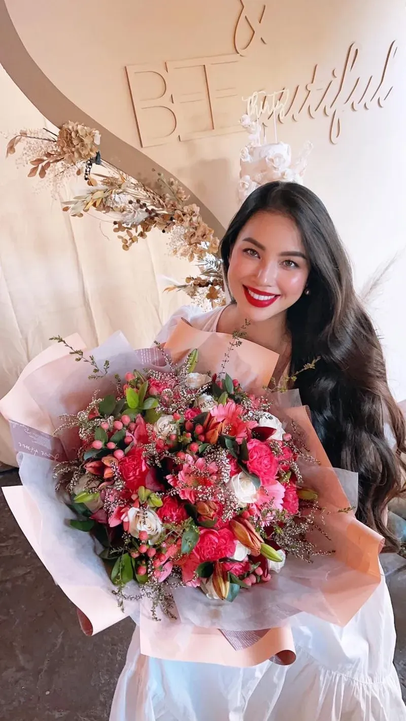 Hoa hậu Phạm là gương mặt quen thuộc trong làng giải trí Việt Nam Hoa hậu Phạm là gương mặt quen thuộc trong làng giải trí Việt Nam