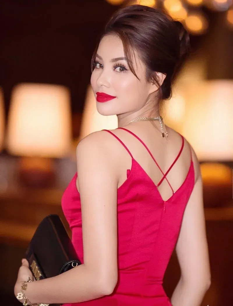 Chồng Phạm Hương là người luôn ủng hộ cô trong sự nghiệp Chồng Phạm Hương là người luôn ủng hộ cô trong sự nghiệp