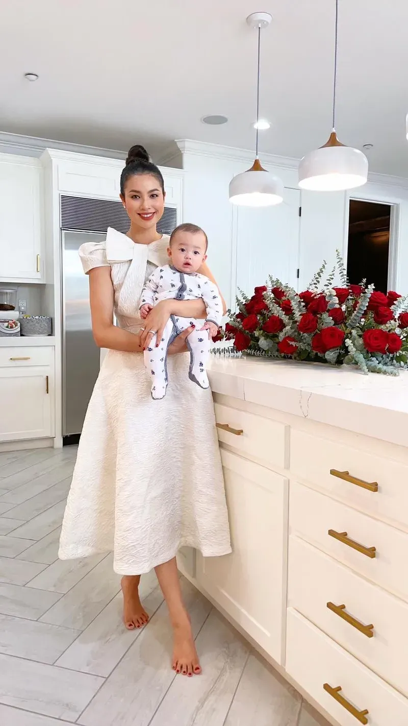 Hoa hậu Phạm Hương luôn tỏa sáng với vẻ đẹp và tài năng Hoa hậu Phạm Hương luôn tỏa sáng với vẻ đẹp và tài năng