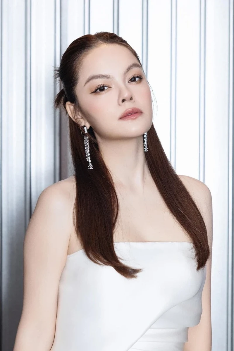 Nghe nhạc Quỳnh Anh mang đến những giai điệu vui tươi