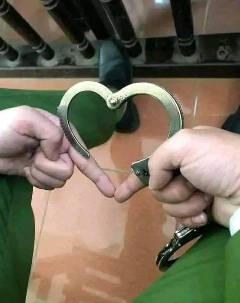 Meme gọi công an hài hước cho những ai thích châm biếm Meme gọi công an hài hước cho những ai thích châm biếm