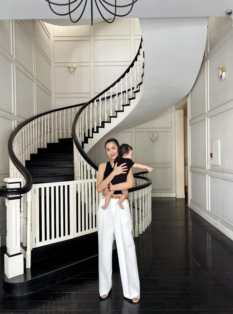 Gia đình nhà chồng Tăng Thanh Hà luôn tràn đầy yêu thương