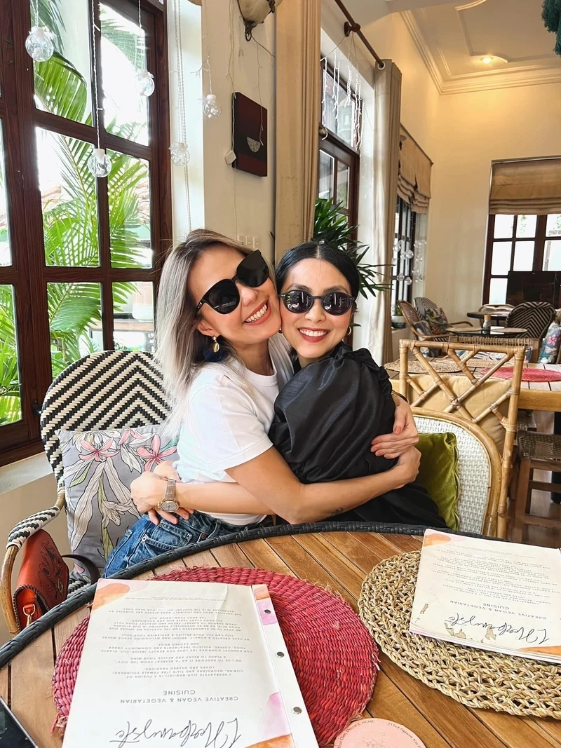 Hiếu Nguyễn là em chồng của Tăng Thanh Hà, một người thân thiết