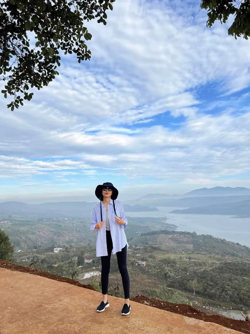 Mẹ chồng Tăng Thanh Hà Thủy Tiên luôn là người phụ nữ đáng kính và yêu thương