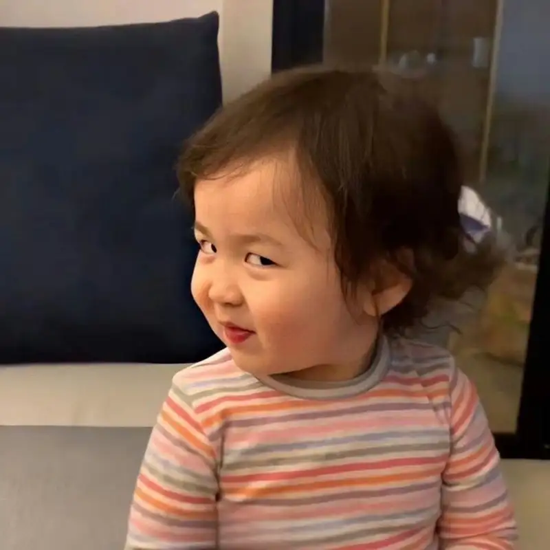 Khóc meme em bé cute hài hước mang lại tiếng cười sảng khoái Khóc meme em bé cute hài hước mang lại tiếng cười sảng khoái