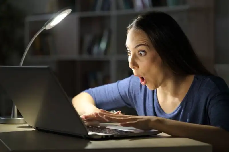 Sad meme face giúp bạn thể hiện cảm xúc chân thành Sad meme face giúp bạn thể hiện cảm xúc chân thành