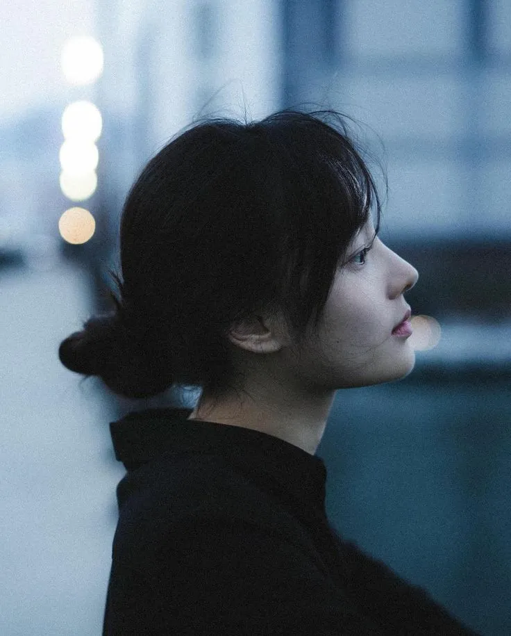 Những bức ảnh tâm trạng cô đơn với cô gái ngắm trời sao trong đêm. Những bức ảnh tâm trạng cô đơn với cô gái ngắm trời sao trong đêm.