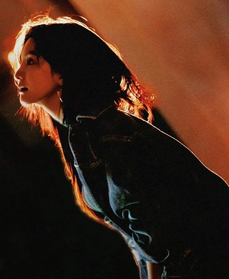 Cô gái hay buồn với hình ảnh nỗi buồn cô đơn sau chia tay, ánh mắt xa xăm Cô gái hay buồn với hình ảnh nỗi buồn cô đơn sau chia tay, ánh mắt xa xăm