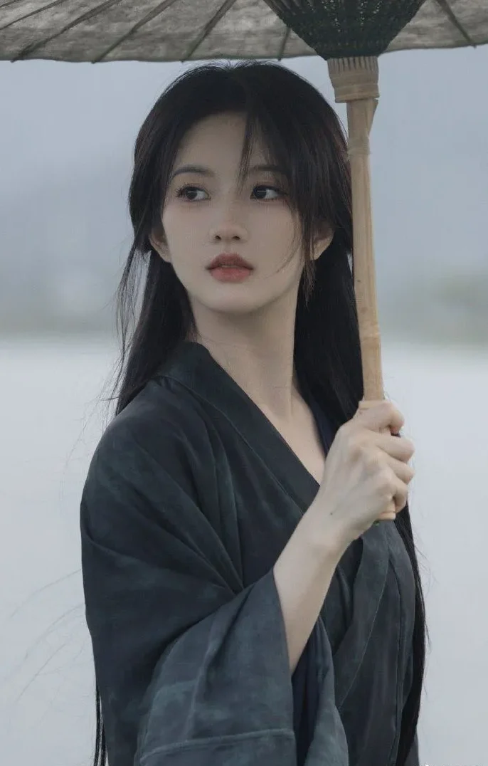 Hình con gái buồn đẹp, ánh mắt tâm trạng buồn khóc dưới ánh đèn vàng mờ ảo Hình con gái buồn đẹp, ánh mắt tâm trạng buồn khóc dưới ánh đèn vàng mờ ảo