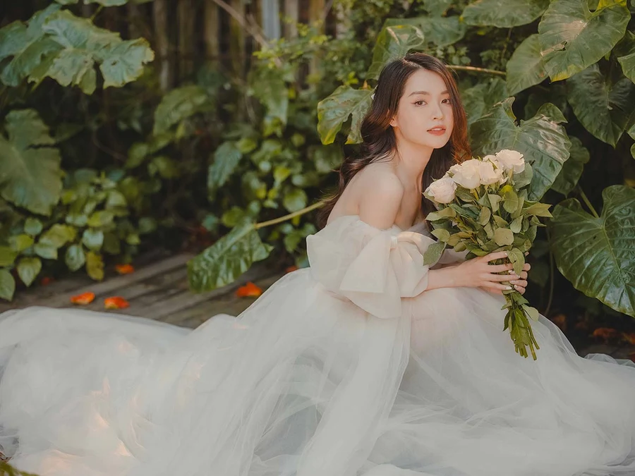 Hình gái xinh đeo mắt kính tóc dài che mặt tạo nên sự quyến rũ Hình gái xinh đeo mắt kính tóc dài che mặt tạo nên sự quyến rũ