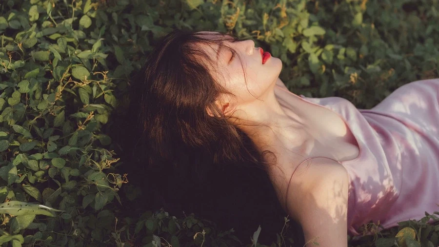 Ảnh gái xinh tóc ngắn đeo kính tạo nên phong cách thông minh Ảnh gái xinh tóc ngắn đeo kính tạo nên phong cách thông minh