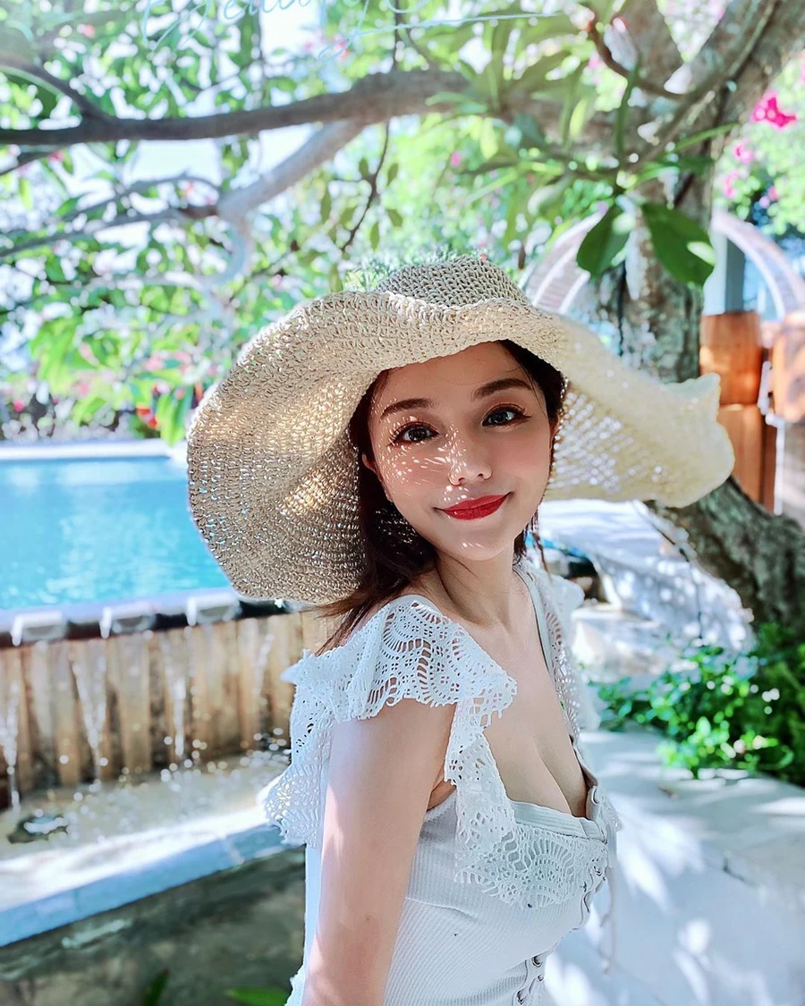 Gái xinh chụp ảnh che mặt tạo nên sự quyến rũ và bí ẩn Gái xinh chụp ảnh che mặt tạo nên sự quyến rũ và bí ẩn