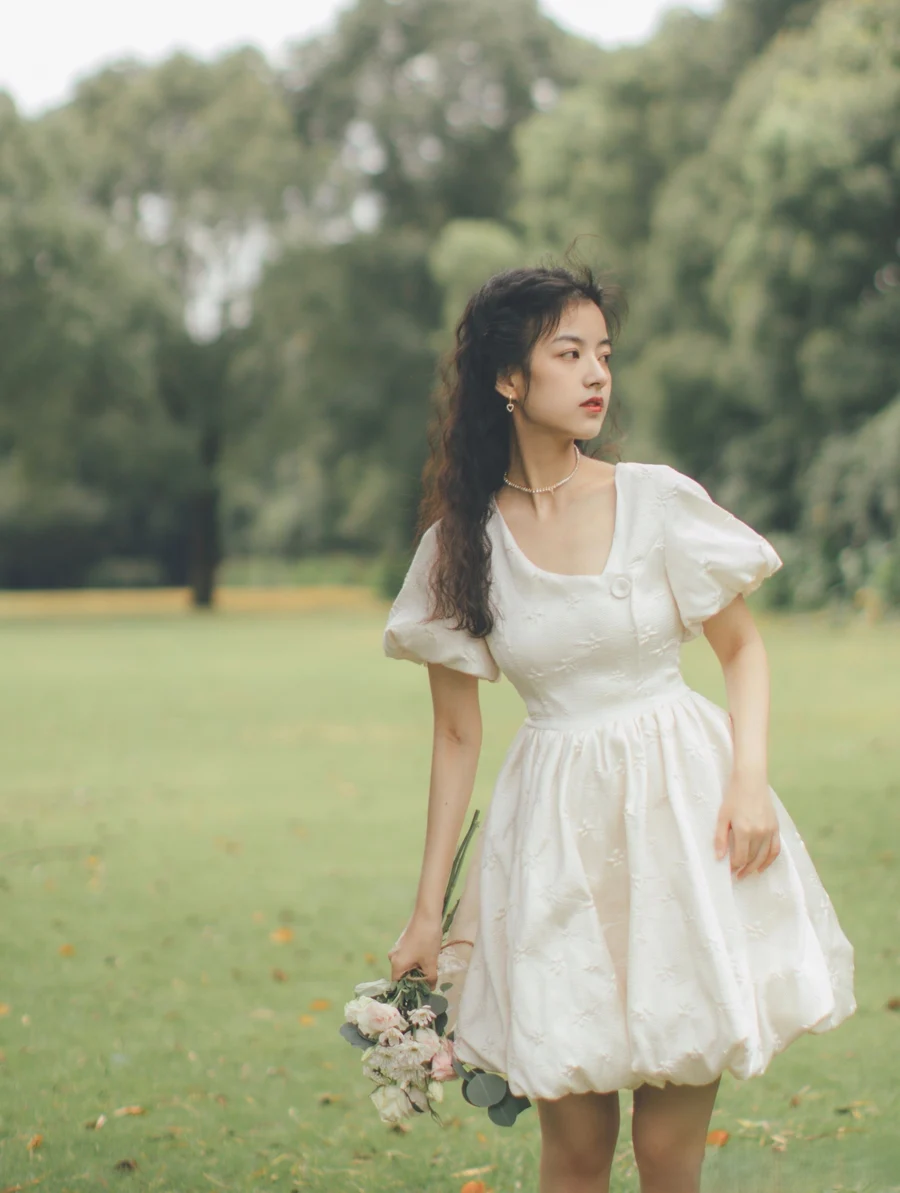 Gái xinh mặc váy trắng mang đến vẻ đẹp dịu dàng và thu hút Gái xinh mặc váy trắng mang đến vẻ đẹp dịu dàng và thu hút