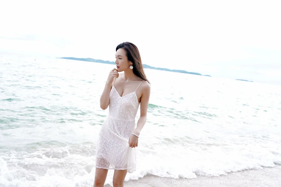 Gái xinh mặc váy trắng mang đến sự thanh lịch và dịu dàng Gái xinh mặc váy trắng mang đến sự thanh lịch và dịu dàng
