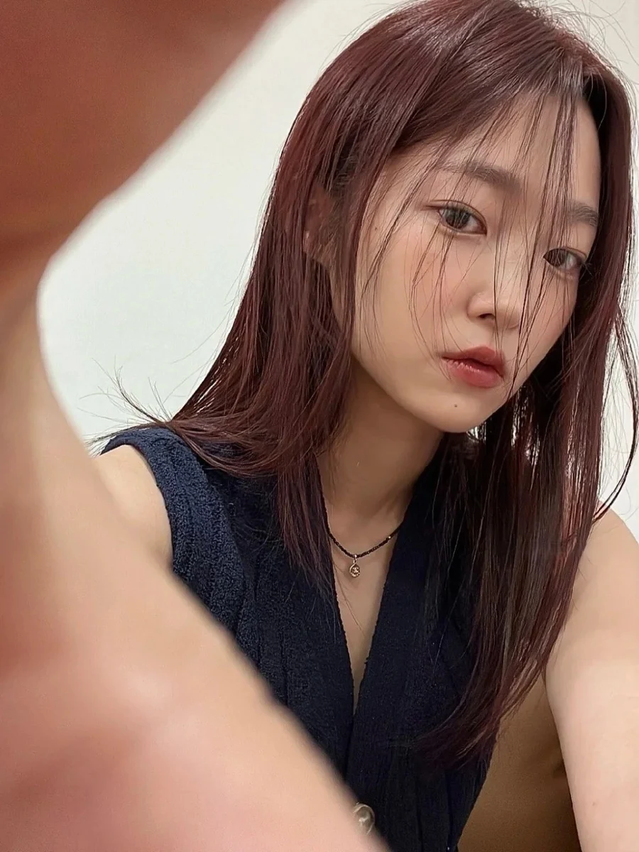 Gái xinh tóc dài đeo kính cute tạo nên phong cách dễ thương Gái xinh tóc dài đeo kính cute tạo nên phong cách dễ thương