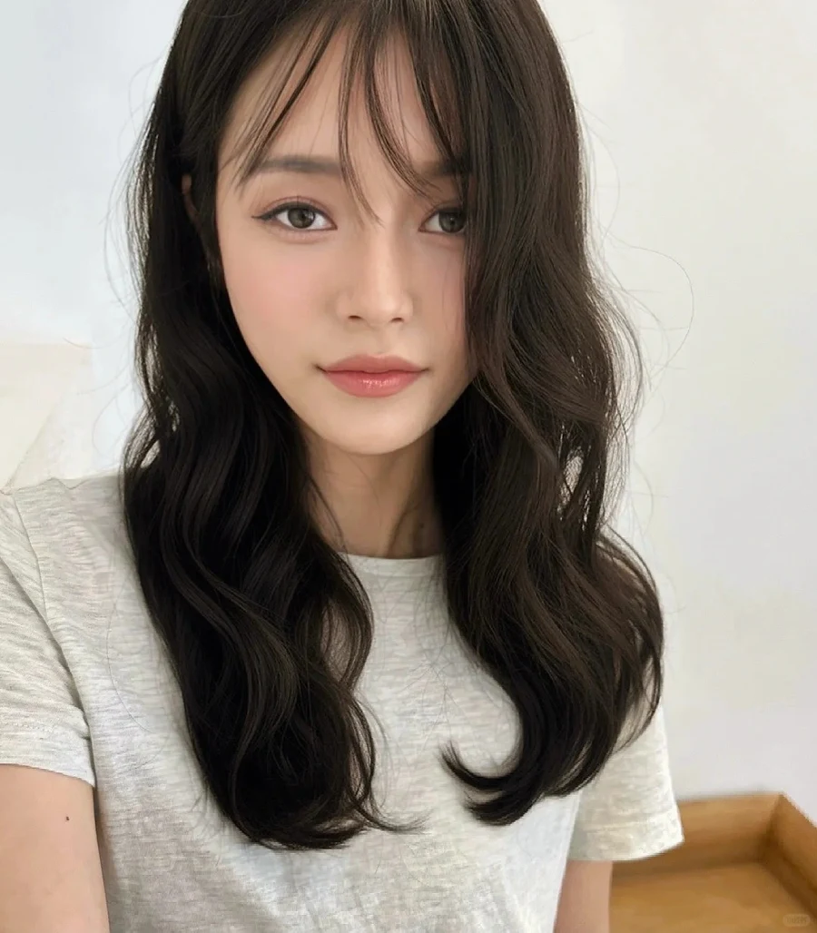 Gái xinh tóc dài đeo kính ngầu mang đến vẻ đẹp cá tính Gái xinh tóc dài đeo kính ngầu mang đến vẻ đẹp cá tính
