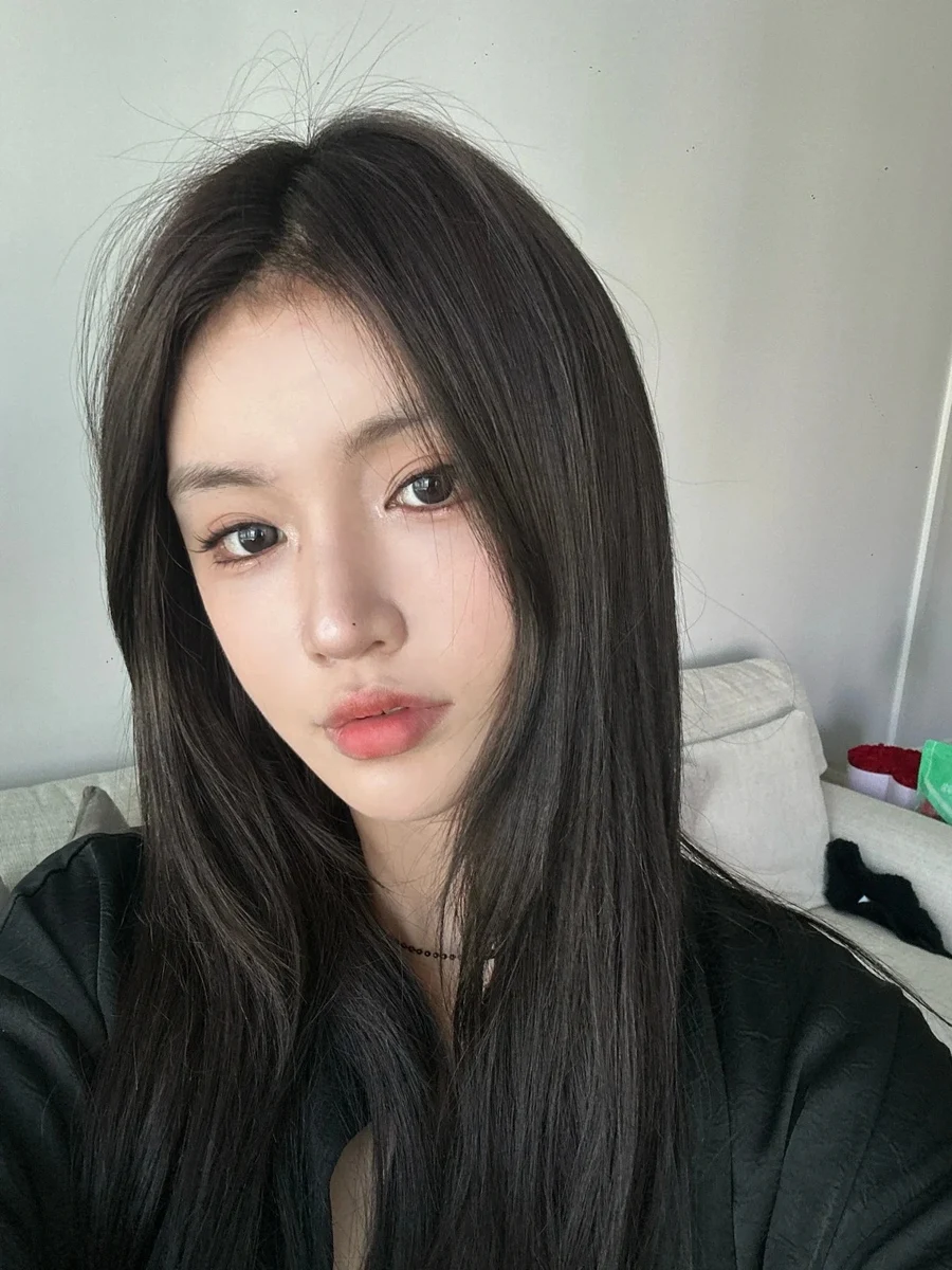 Gái xinh tóc dài đeo kính hot thu hút mọi ánh nhìn Gái xinh tóc dài đeo kính hot thu hút mọi ánh nhìn