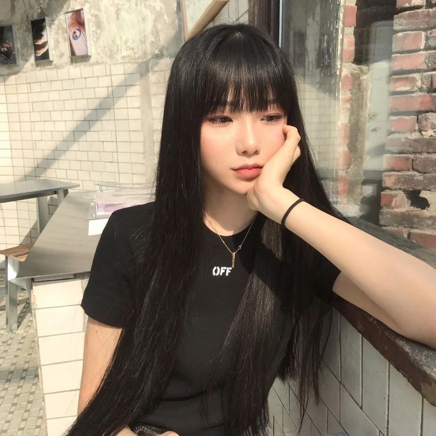 Kiểu tóc dài xoăn nhẹ mang đến sự dịu dàng và nữ tính Kiểu tóc dài xoăn nhẹ mang đến sự dịu dàng và nữ tính