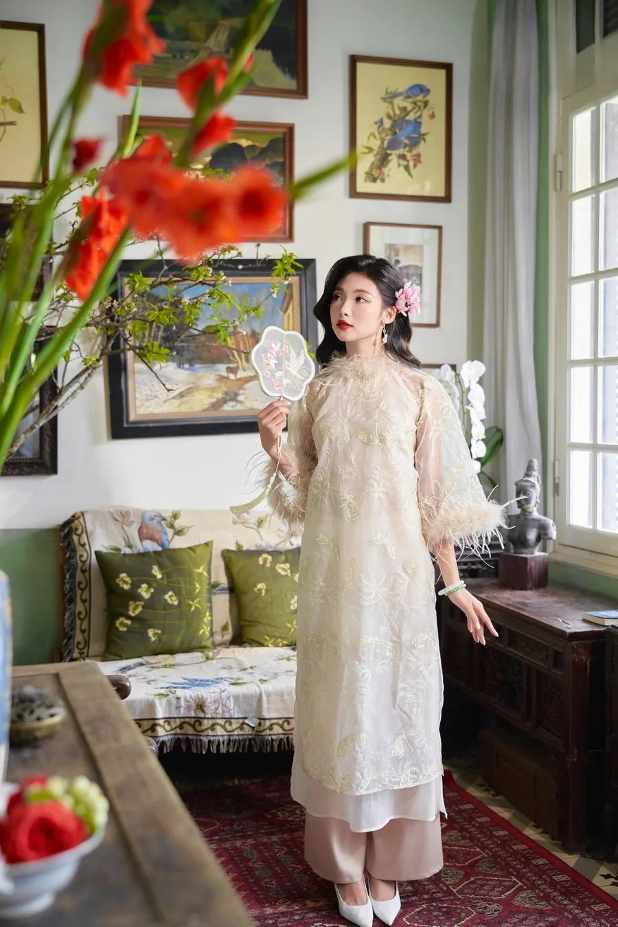 Gái xinh mặc áo dài sexy mang đến vẻ đẹp quyến rũ và thu hút Gái xinh mặc áo dài sexy mang đến vẻ đẹp quyến rũ và thu hút