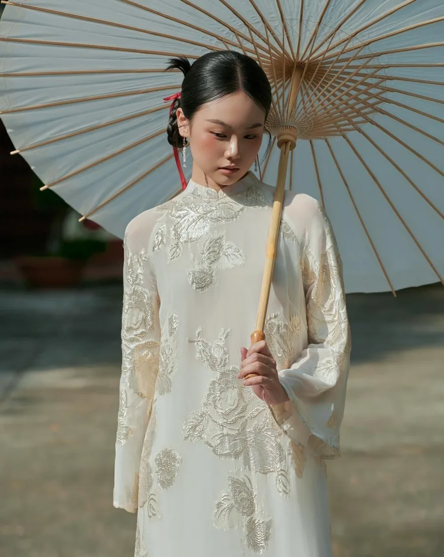 Áo dài trắng cô dâu mang đến vẻ đẹp thanh lịch trong ngày cưới Áo dài trắng cô dâu mang đến vẻ đẹp thanh lịch trong ngày cưới