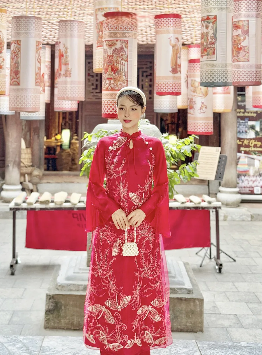 Cô dâu áo dài trắng giúp bạn thể hiện sự duyên dáng trong ngày trọng đại Cô dâu áo dài trắng giúp bạn thể hiện sự duyên dáng trong ngày trọng đại