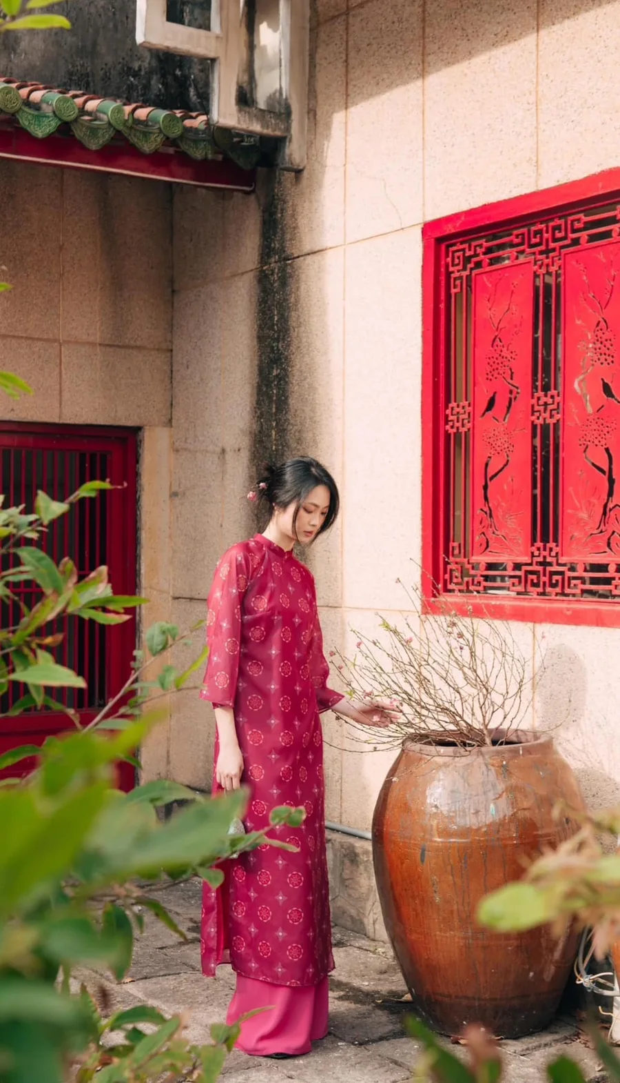 Áo dài trắng xanh học sinh mang đến sự trẻ trung và năng động Áo dài trắng xanh học sinh mang đến sự trẻ trung và năng động