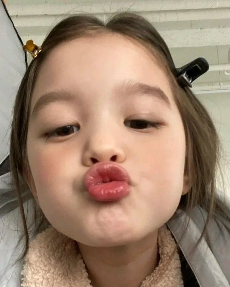 Gojo meme face giúp bạn thể hiện phong cách độc đáo Gojo meme face giúp bạn thể hiện phong cách độc đáo